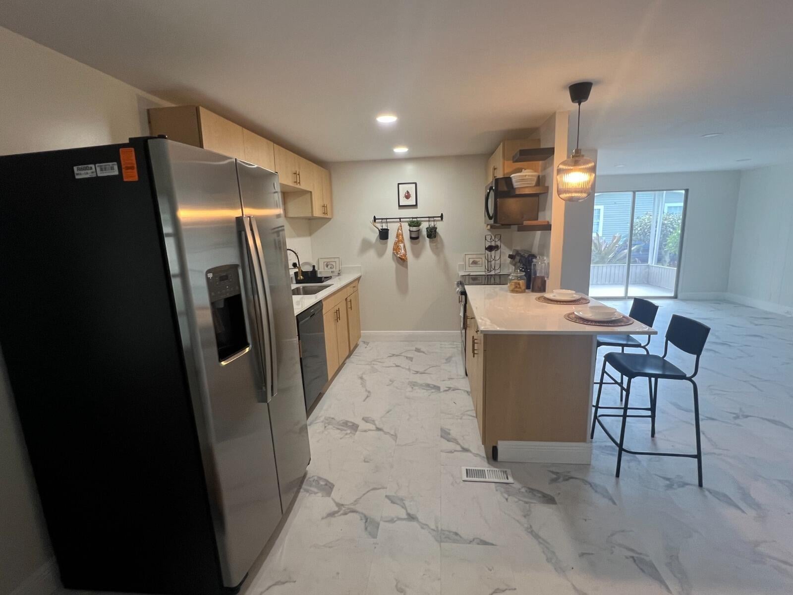  Unit 812 photo 5