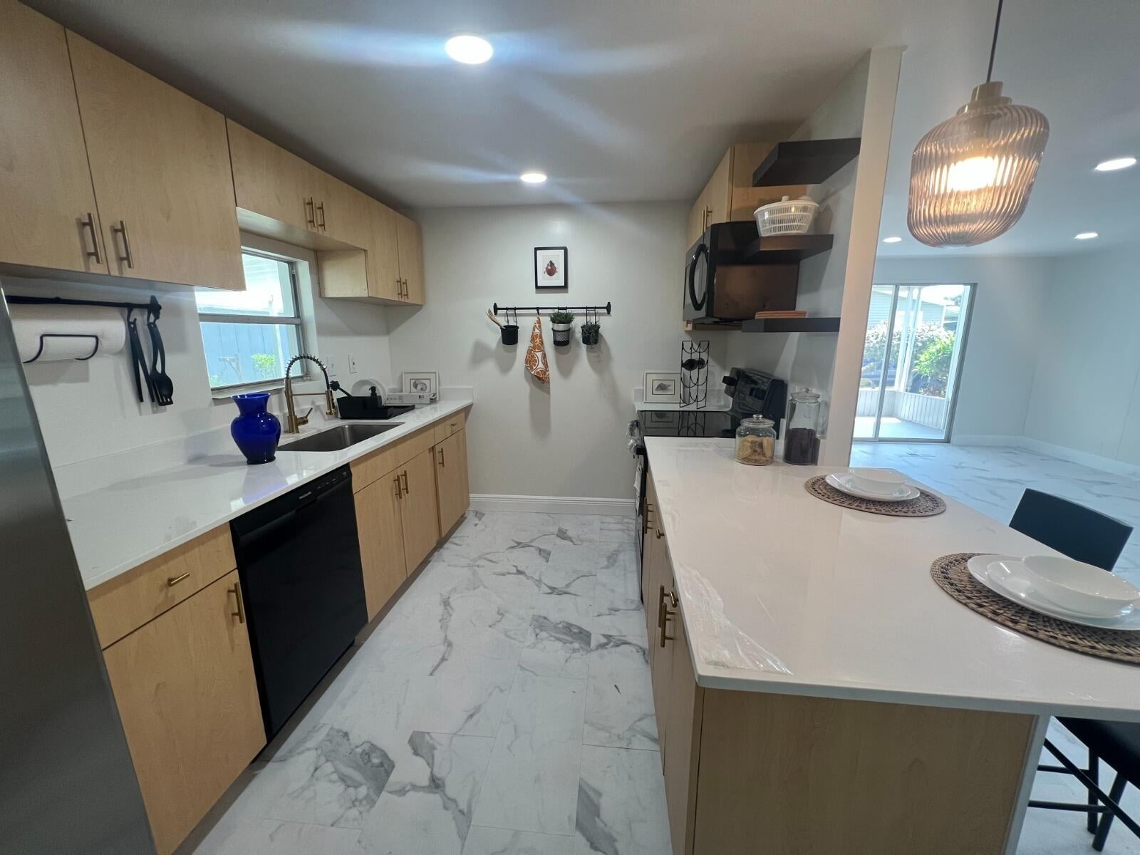 Unit 812 photo 6