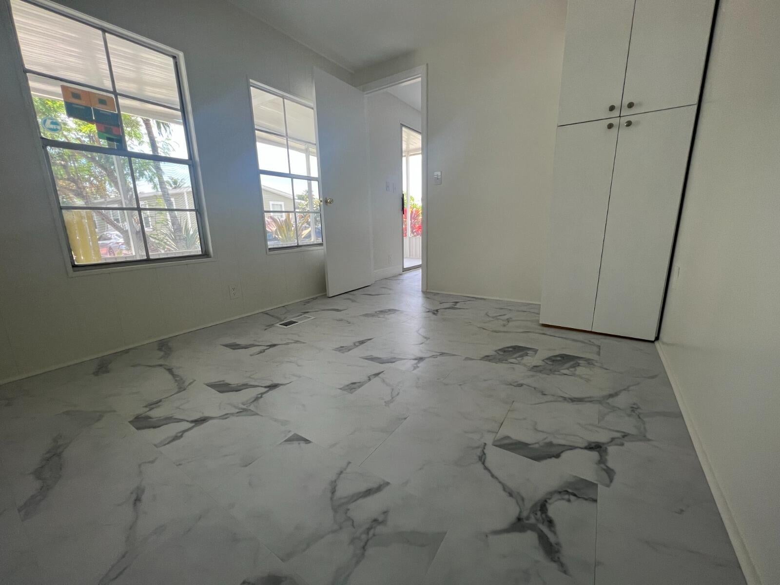  Unit 812 photo 9
