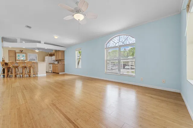 Unit 55 photo 9