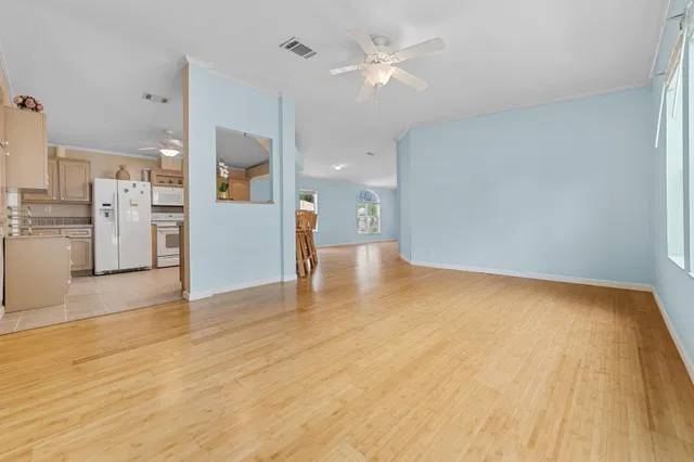 Unit 55 photo 18