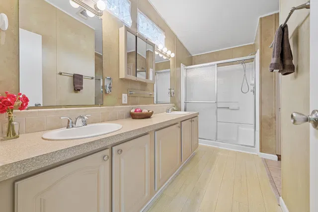 Unit 55 photo 22
