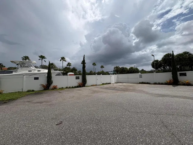 Unit 55 photo 34