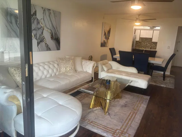 Unit 225 photo 5