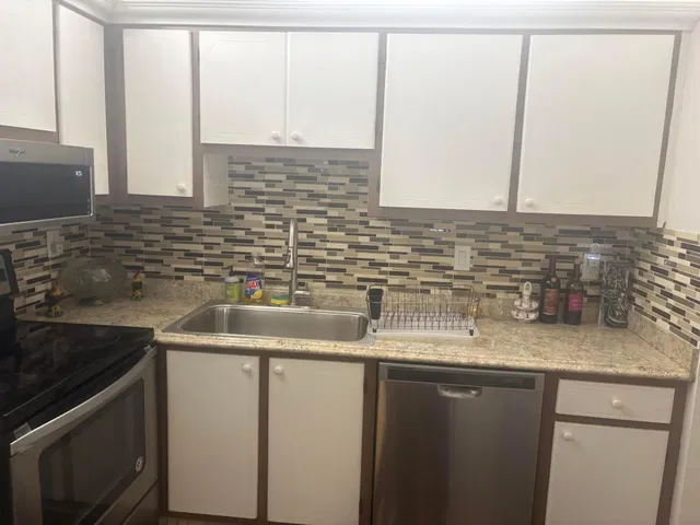 Unit 225 photo 7