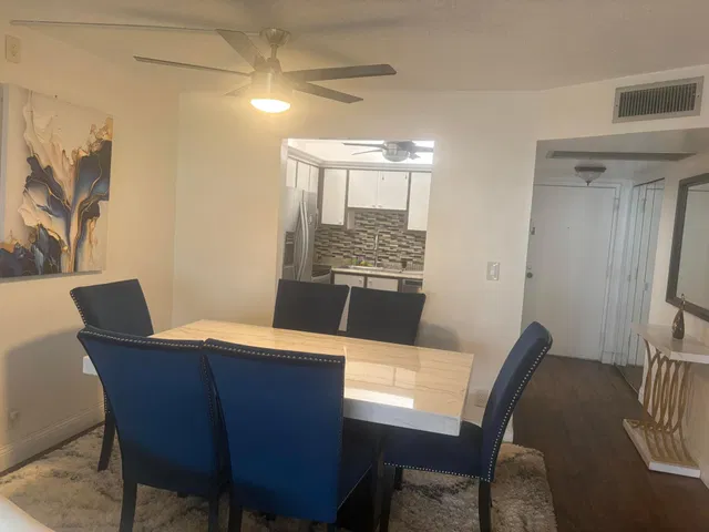 Unit 225 photo 9