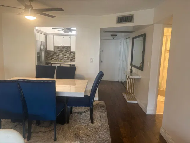 Unit 225 photo 10