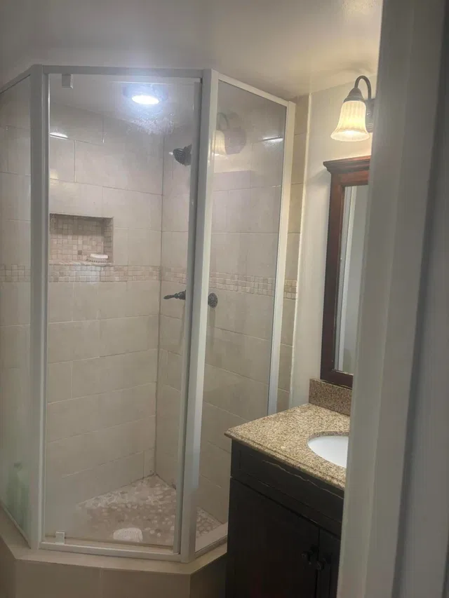 Unit 225 photo 15