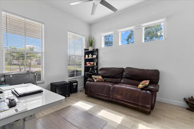Residence photo 12