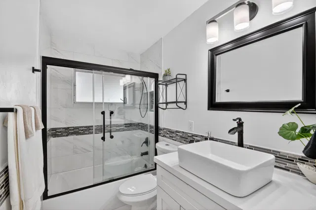 Unit Apt D photo 12