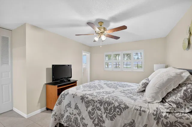 Unit Apt D photo 16