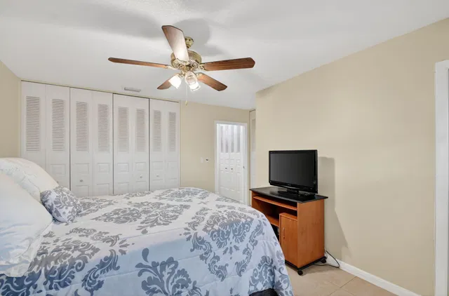 Unit Apt D photo 17