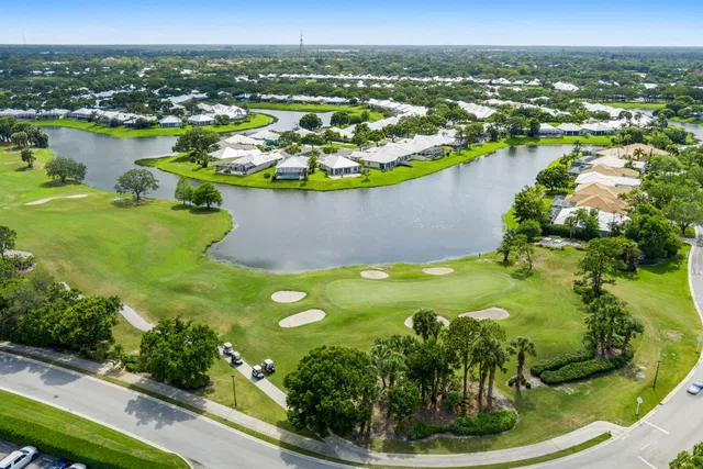 Monarch Country Club Residence photo 2