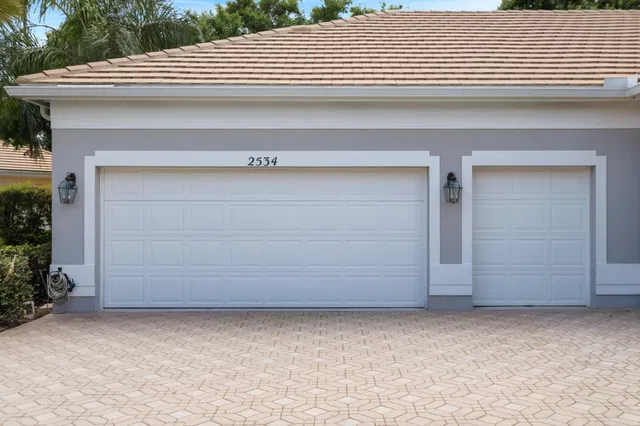 Monarch Country Club Residence photo 15
