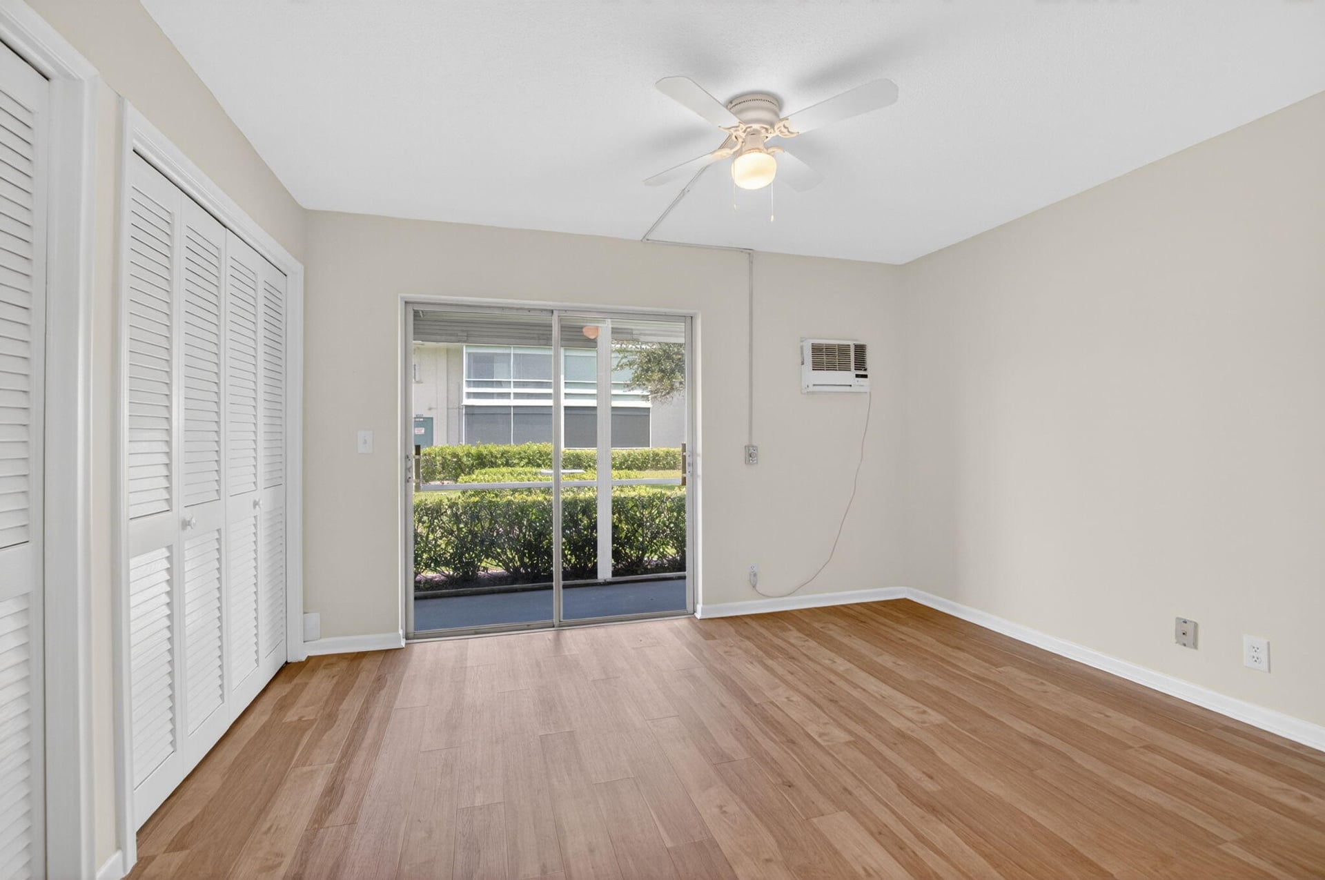 Unit 107 photo 18