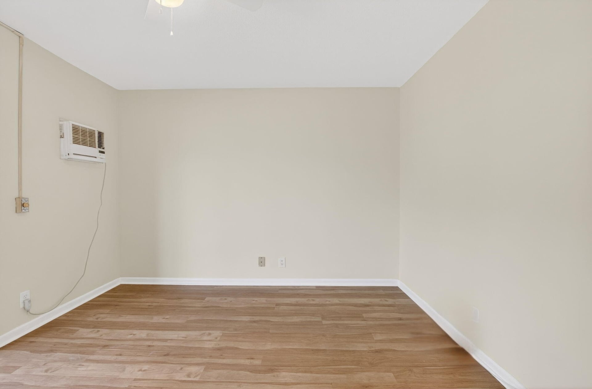 Unit 107 photo 20