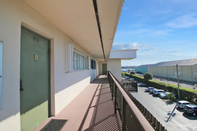  Unit 407 photo 4