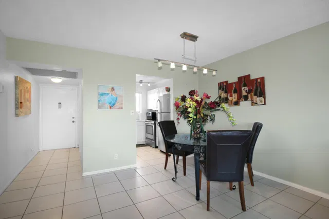  Unit 407 photo 6