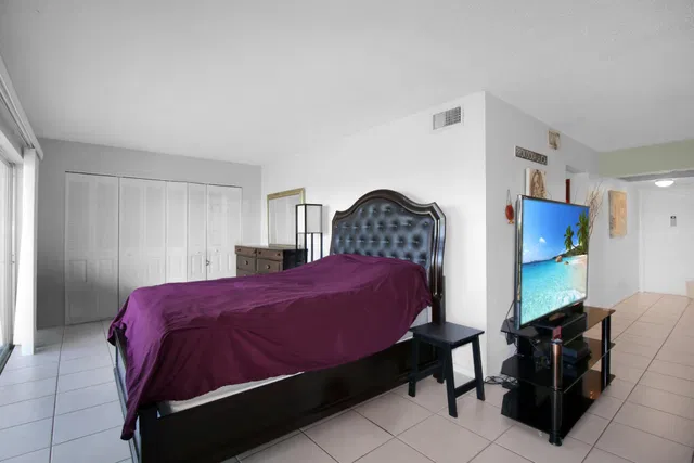  Unit 407 photo 9