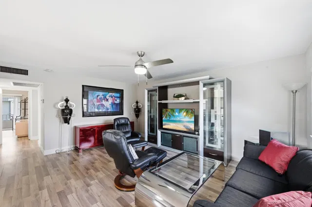 Residence photo 5