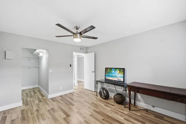 Residence photo 23
