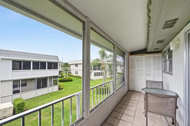 Residence photo 25