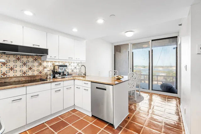 The Plaza of The Palm Beaches Unit 6g photo 3