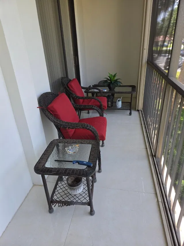 Las Verdes I Unit 220 photo 2