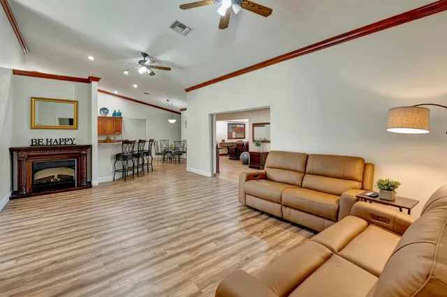  Residence photo 9