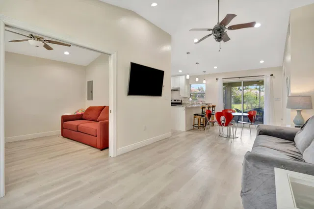  Residence photo 56