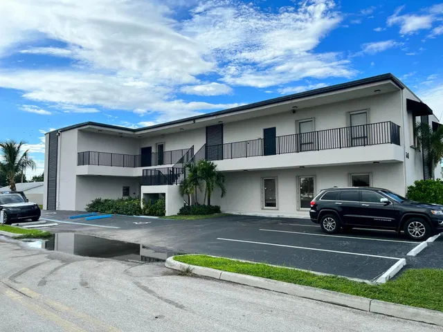 Unit 100-213 photo 2