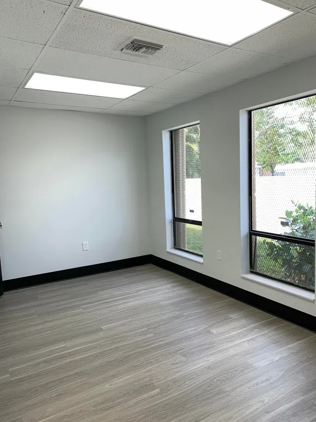 Unit 100-213 photo 6