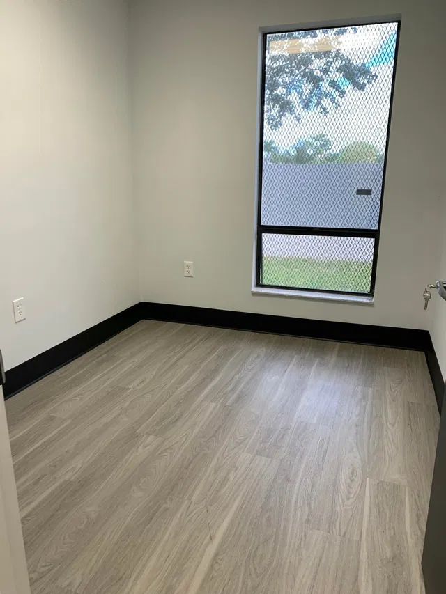 Unit 100-213 photo 11