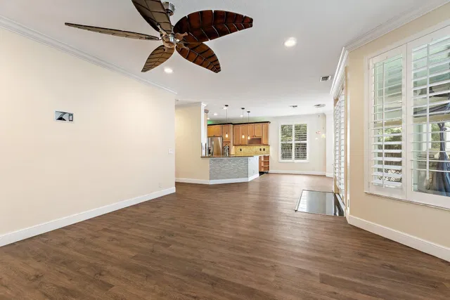  Residence photo 16
