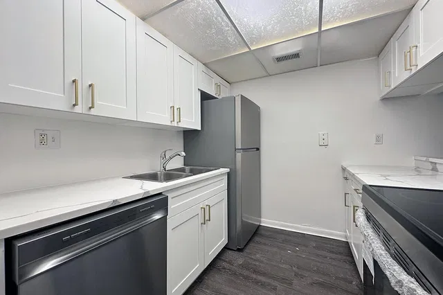 Unit 105 photo 5