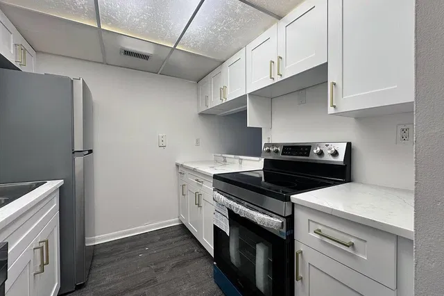 Unit 105 photo 6