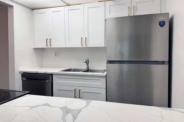 Unit 105 photo 9