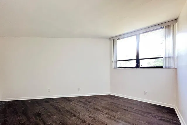 Unit 105 photo 10