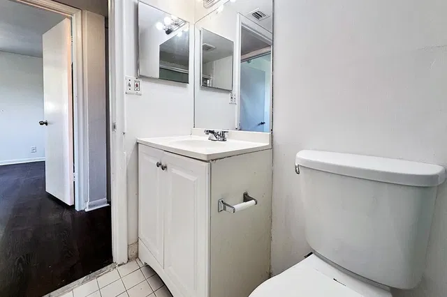 Unit 105 photo 12