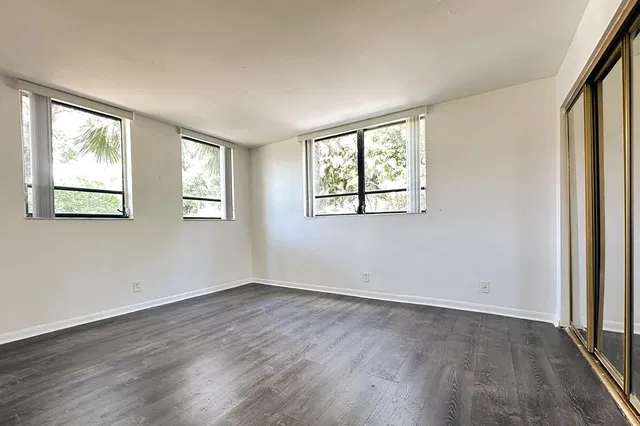 Unit 105 photo 14