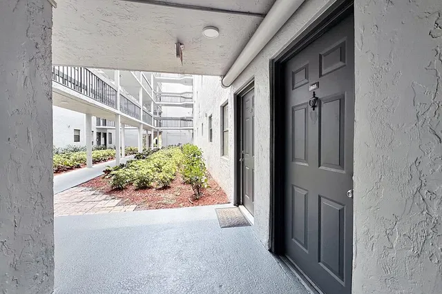 Unit 105 photo 18