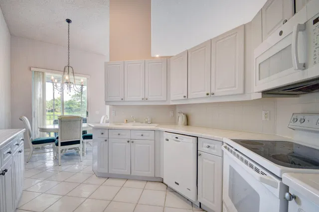 Unit H2 photo 11