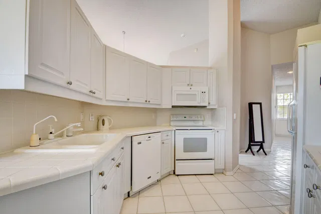 Unit H2 photo 12