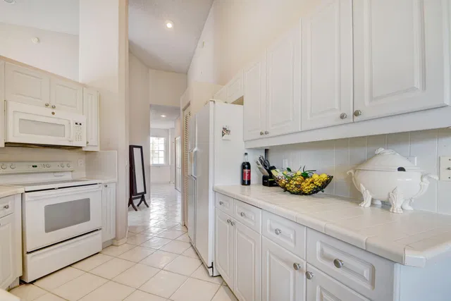 Unit H2 photo 13