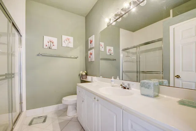 Unit H2 photo 25