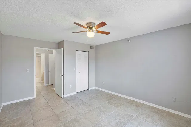 Unit 305 photo 14