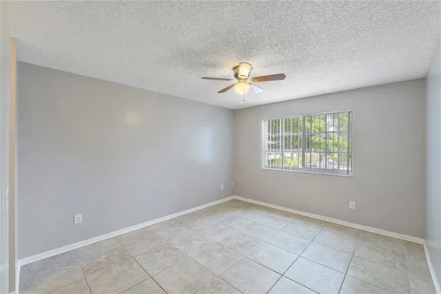 Unit 305 photo 15