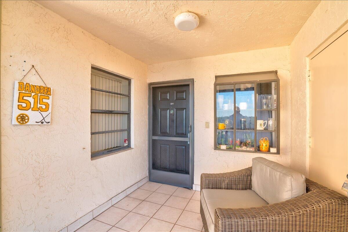 Unit 515 photo 4