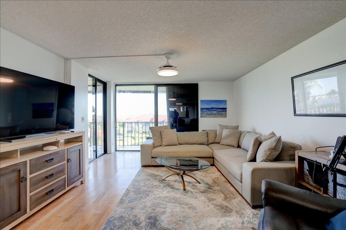  Unit 515 photo 15