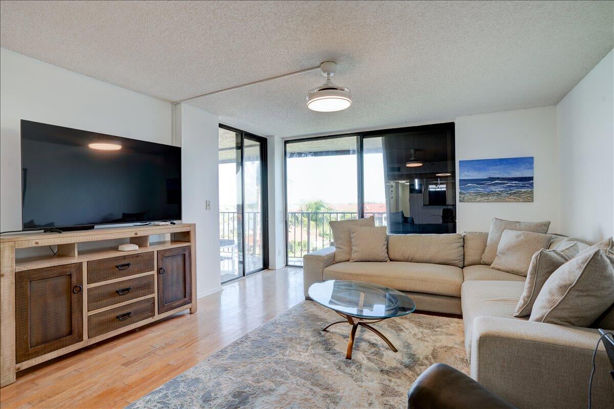  Unit 515 photo 17